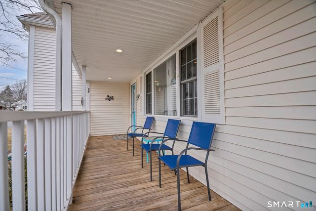 45 Ridgewood Avenue, Waterford, CT 06385