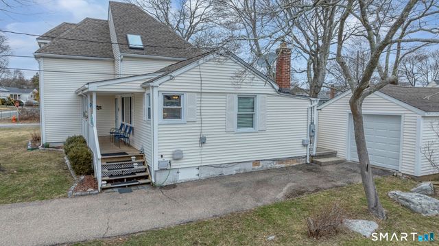 45 Ridgewood Avenue, Waterford, CT 06385