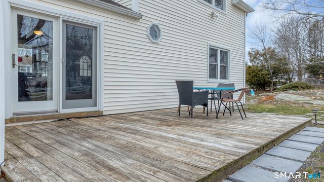 45 Ridgewood Avenue, Waterford, CT 06385