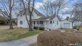 45 Ridgewood Avenue, Waterford, CT 06385