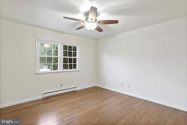 11800 BRADFORD DR, Hagerstown, MD 21742