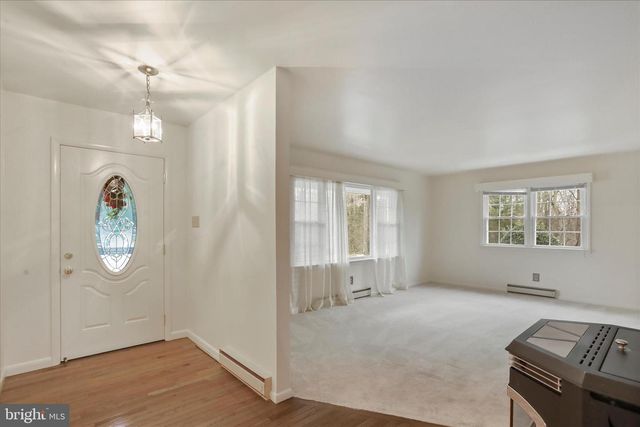 11800 BRADFORD DR, Hagerstown, MD 21742