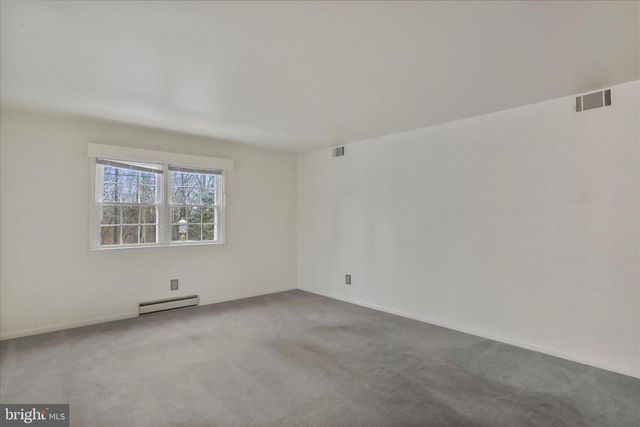 11800 BRADFORD DR, Hagerstown, MD 21742