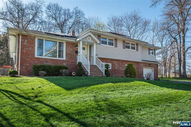 27 Viewpoint Road, Wayne, NJ 07470