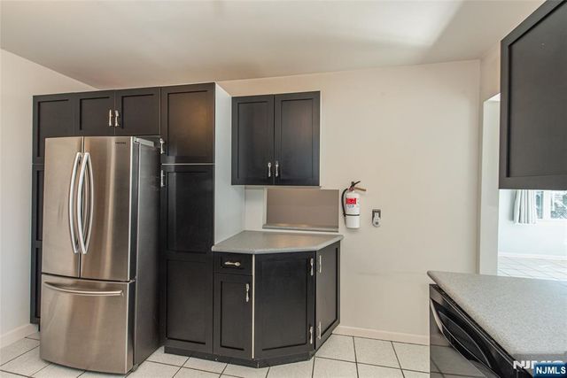 27 Viewpoint Road, Wayne, NJ 07470