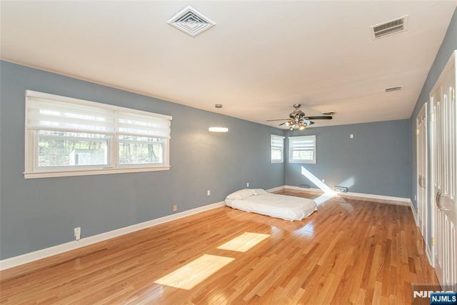 27 Viewpoint Road, Wayne, NJ 07470
