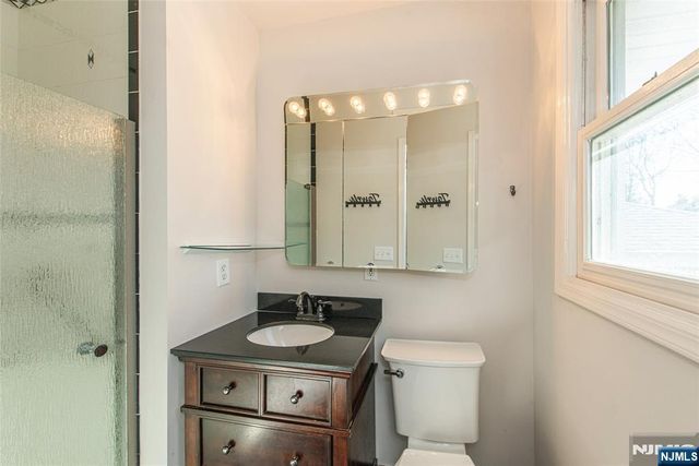 27 Viewpoint Road, Wayne, NJ 07470