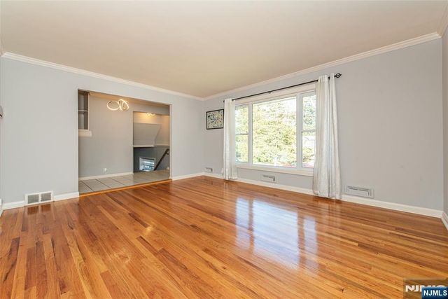 27 Viewpoint Road, Wayne, NJ 07470