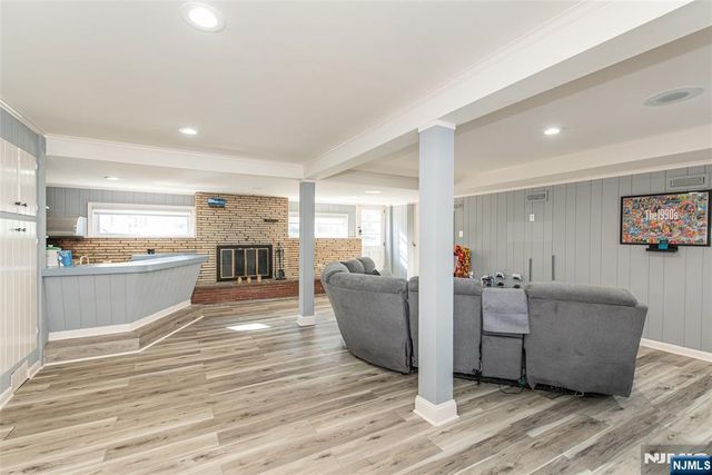 27 Viewpoint Road, Wayne, NJ 07470