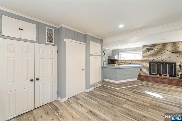 27 Viewpoint Road, Wayne, NJ 07470