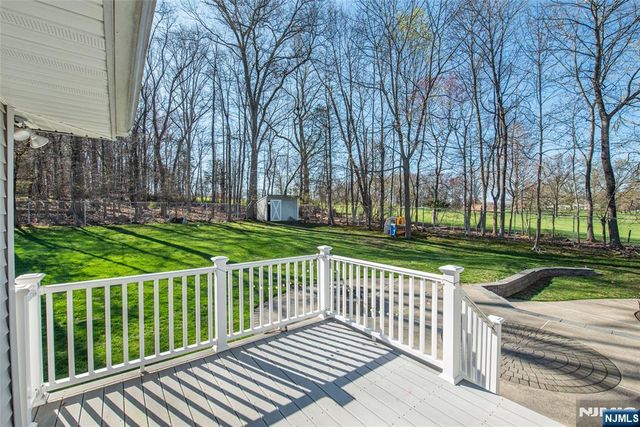 27 Viewpoint Road, Wayne, NJ 07470