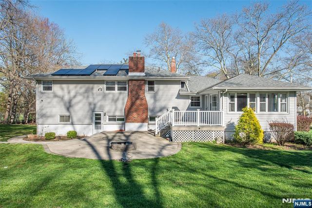 27 Viewpoint Road, Wayne, NJ 07470