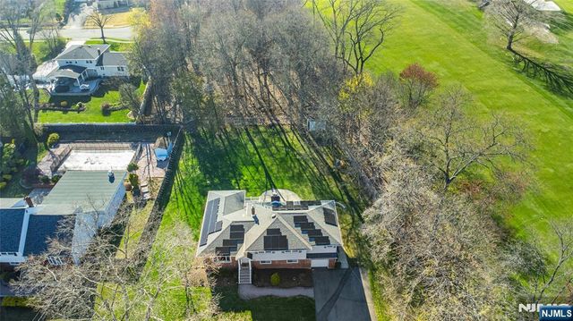 27 Viewpoint Road, Wayne, NJ 07470