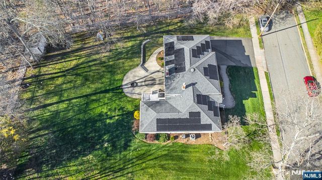 27 Viewpoint Road, Wayne, NJ 07470