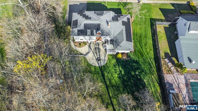 27 Viewpoint Road, Wayne, NJ 07470