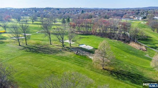27 Viewpoint Road, Wayne, NJ 07470