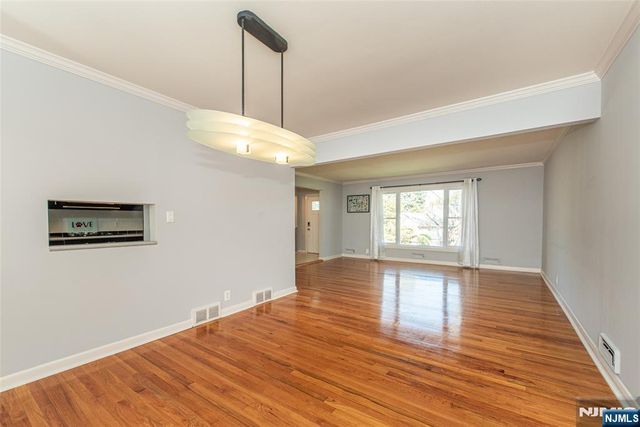 27 Viewpoint Road, Wayne, NJ 07470