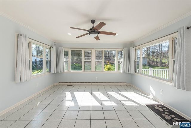 27 Viewpoint Road, Wayne, NJ 07470