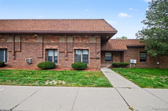 22767 Garfield Street 16, Saint Clair Shores, MI 48082