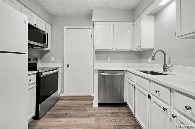 22767 Garfield Street 16, Saint Clair Shores, MI 48082