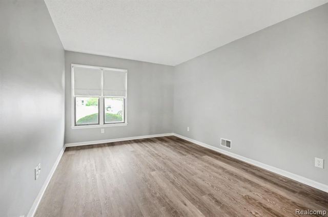 22767 Garfield Street 16, Saint Clair Shores, MI 48082