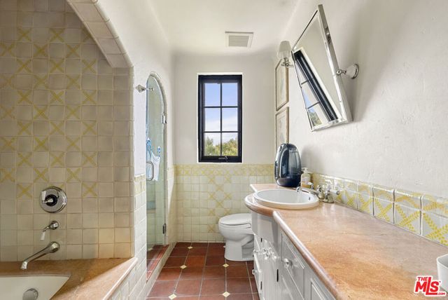 361 Fordyce Road, Los Angeles, CA 90049