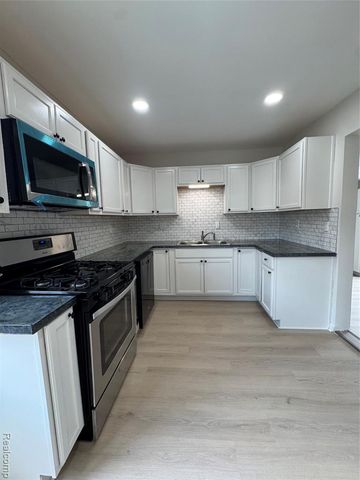 19832 Stafford Street, Clinton Township, MI 48035