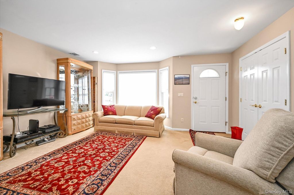 1067 Savoy Drive, Melville, NY 11747 — photo 5