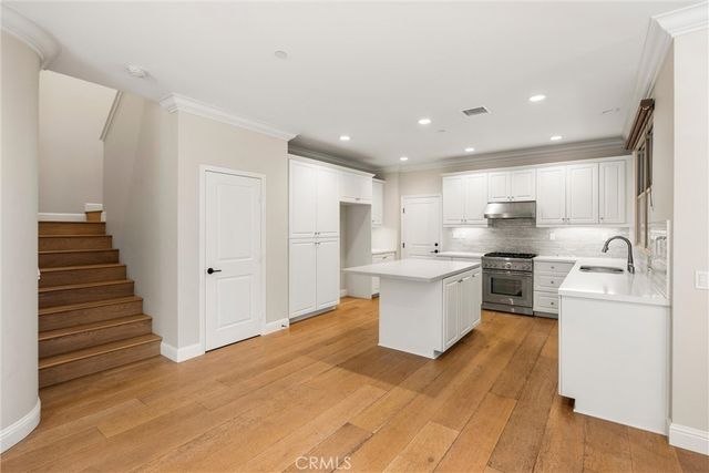 83 Henson, Irvine, CA 92620