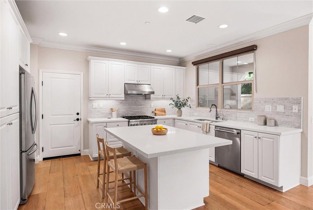 83 Henson, Irvine, CA 92620