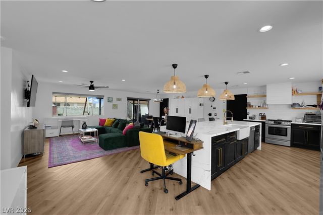7810 Gilespie Street, Las Vegas, NV 89123