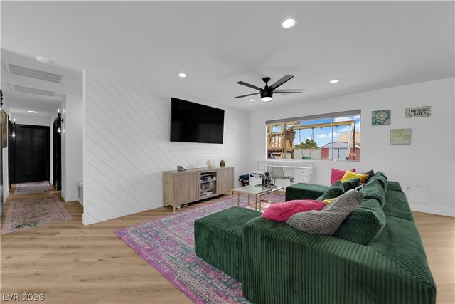 7810 Gilespie Street, Las Vegas, NV 89123