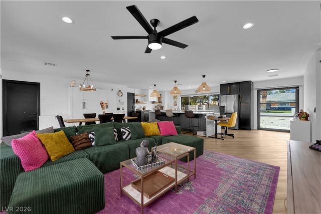 7810 Gilespie Street, Las Vegas, NV 89123