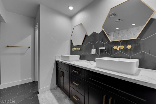 7810 Gilespie Street, Las Vegas, NV 89123