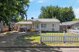 2080 College Way, Medford, OR 97504