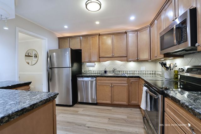 510 W MINER Street 1D, Arlington Heights, IL 60005