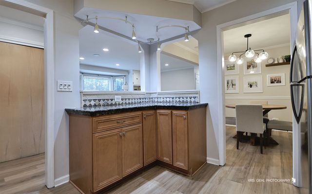510 W MINER Street 1D, Arlington Heights, IL 60005