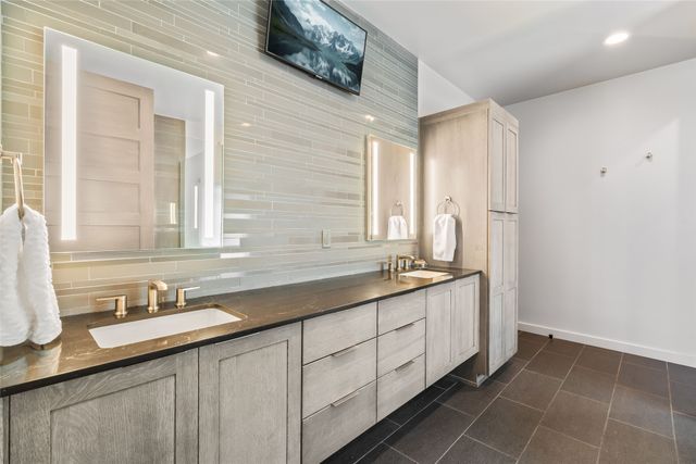 7 Valverde Lane, Santa Fe, NM 87506