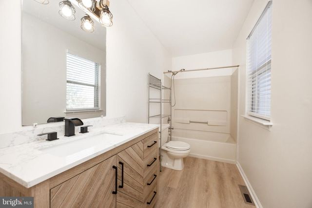 105 BARTLETT DR, North Wales, PA 19454