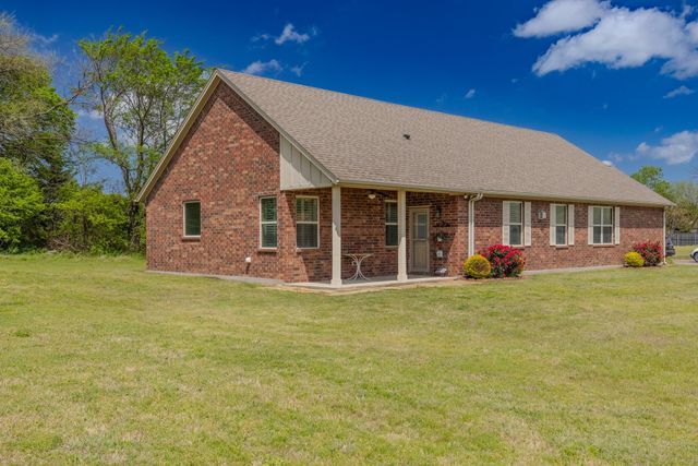 201 Cypress Point Court, Bonham, TX 75418