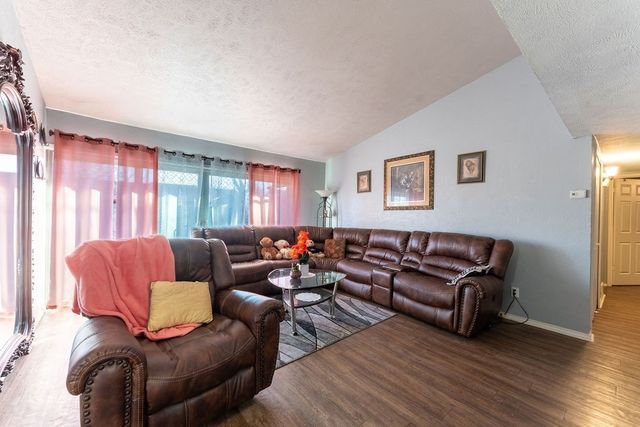 421 W Springdale Lane, Grand Prairie, TX 75052