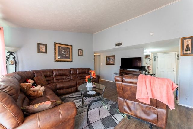 421 W Springdale Lane, Grand Prairie, TX 75052