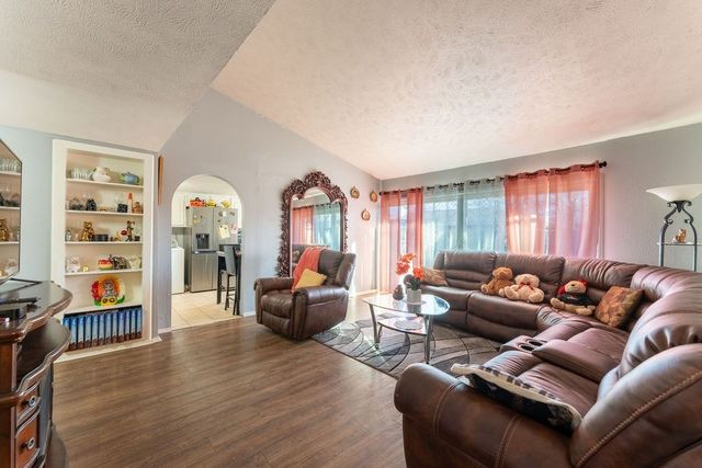 421 W Springdale Lane, Grand Prairie, TX 75052