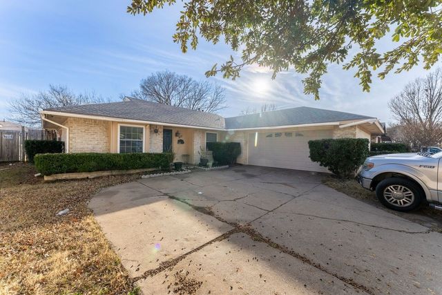 421 W Springdale Lane, Grand Prairie, TX 75052