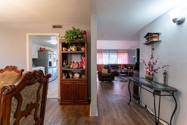 421 W Springdale Lane, Grand Prairie, TX 75052