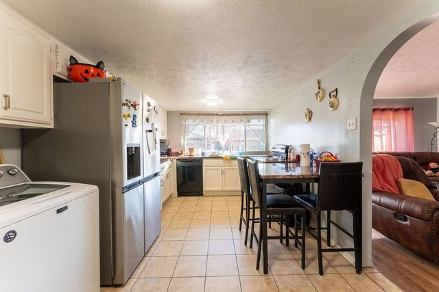 421 W Springdale Lane, Grand Prairie, TX 75052