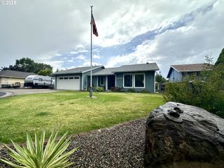 10412 S E St, Island City, OR 97850