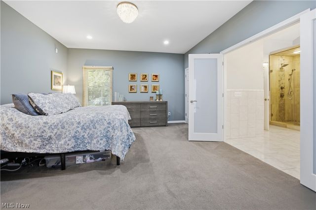 11565 Robin Wood Lane, Chagrin Falls, OH 44023