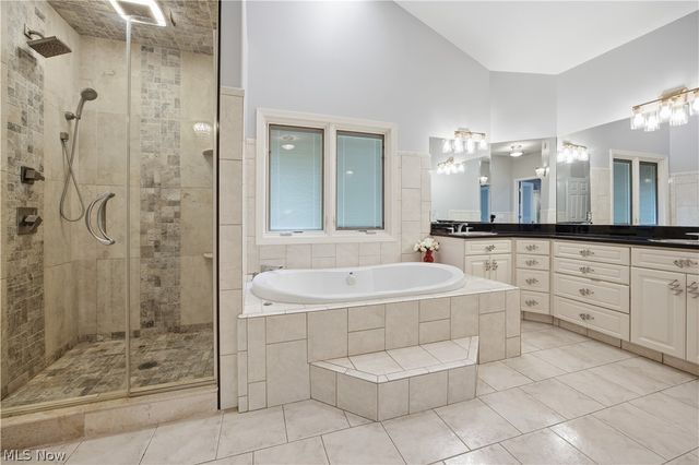 11565 Robin Wood Lane, Chagrin Falls, OH 44023