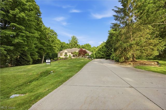 11565 Robin Wood Lane, Chagrin Falls, OH 44023
